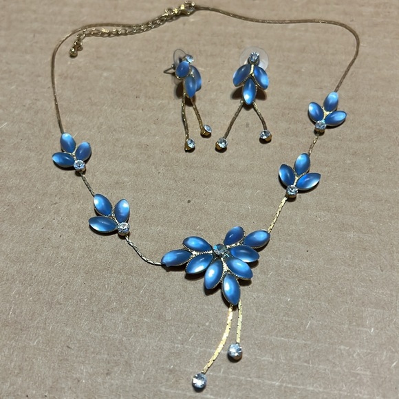 Vintage Girl Props Gold-tone Gorgeous Blue Crystal Floral Necklace Earrings Set - Picture 5 of 9